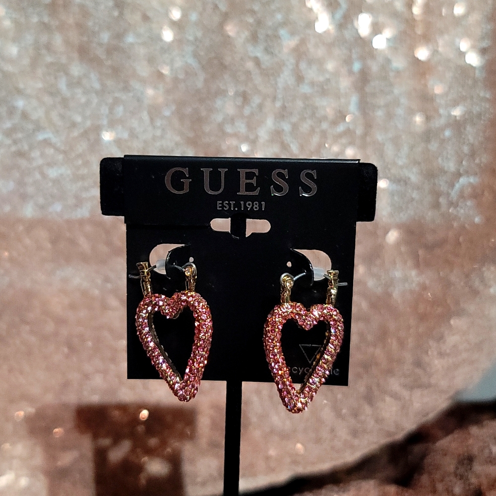 NWT Beautiful Guess heart earrings